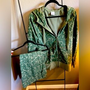 Cabi camo sweatshirt and leggings